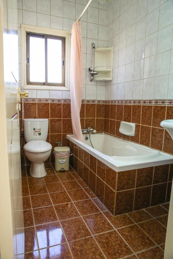Spacious 2 Bedroom Appartment Near Mall -Internet 1Gbps Paphos Exterior photo
